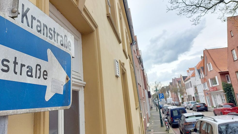 Auch in der Kranstraße in Klein-Faldern parken viele Leute, die nicht unbedingt immer Anlieger sein müssen. Foto: Hanssen