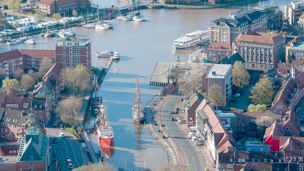 Der Delft und der Alte Binnenhafen in der Stadtmitte von Emden rücken jetzt in den Blickpunkt der Stadtplaner. Foto: Tobias Bruns/Archiv