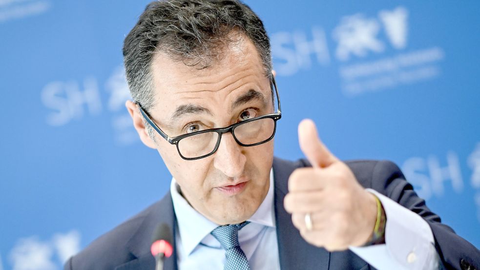 Grünen-Politiker Cem Özdemir ist Sohn türkischer Einwanderer. Im Interview spricht er sich dafür aus, in Deutschland lebenden Türken den Zugang zur deutschen Staatsbürgerschaft zu erleichtern. Foto: Britta Pedersen/dpa