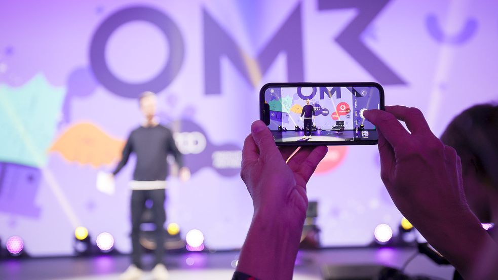 Rund 70.000 Besucher waren am 9. und 10. Mai auf dem OMR Festival in Hamburg, eine der größten Marketing- und Digitalkonferenzen in Europa. Foto: picture alliance/dpa /Christian Charisius