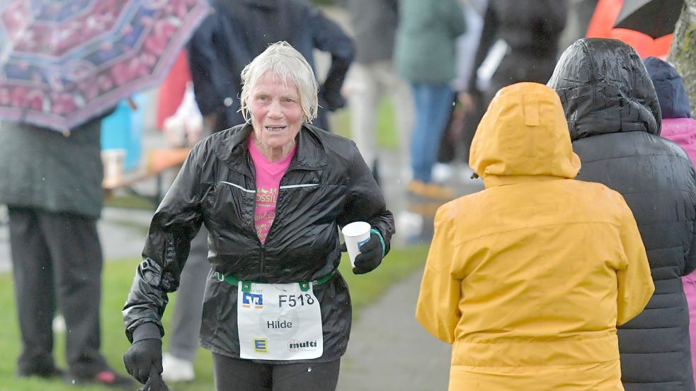 Ossiloop-Königin Hilde Steinke schaffte natürlich auch die 250. Etappe. Foto: Ortgies