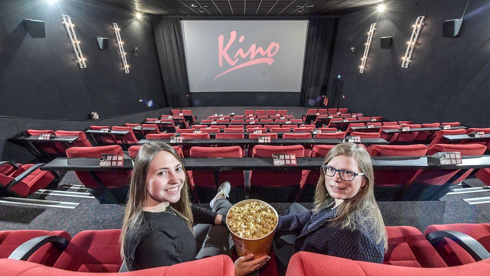 Jana-Marie Winzenborg (links) und Heika Iwwerks geben einen Einblick in die Pläne der Reeder. Foto: Ortgies