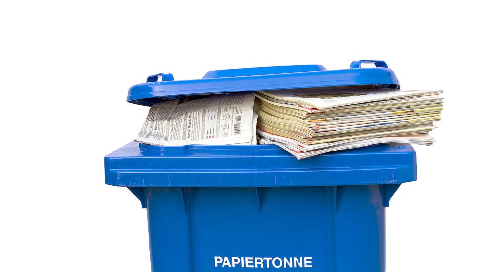 Die Blaue Tonne auf Borkum wird bereits am Mittwoch geleert. Foto: Fotolia