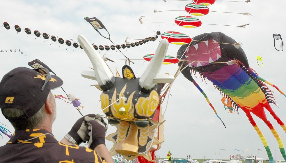 Drachen erobern den Himmel an Christi Himmelfahrt. Foto: Gettkowski/Archiv