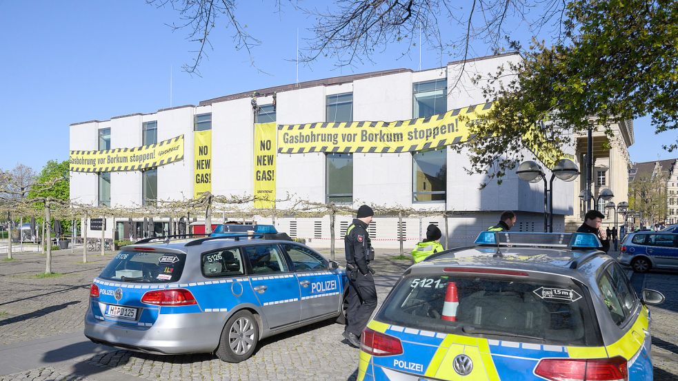 Mit ihrer spektakulären Banner-Aktion auf dem Hannoveraner Landtag sorgten Greenpeace-Aktivisten Anfang Mai für große Aufmerksamkeit. Foto: dpa