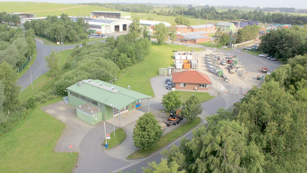 Einen ähnlichen Blick von oben sollen Besuchergruppen von einer Plattform aus auf das Entsorgungszentrum Breinermoor bekommen. Foto: Landkreis Leer