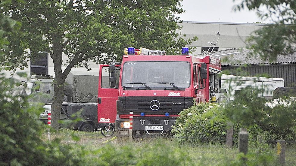 Die Feuerwehr war auf dem Gelände der Leeraner Evenburg-Kaserne im Einsatz. Foto: Wolters