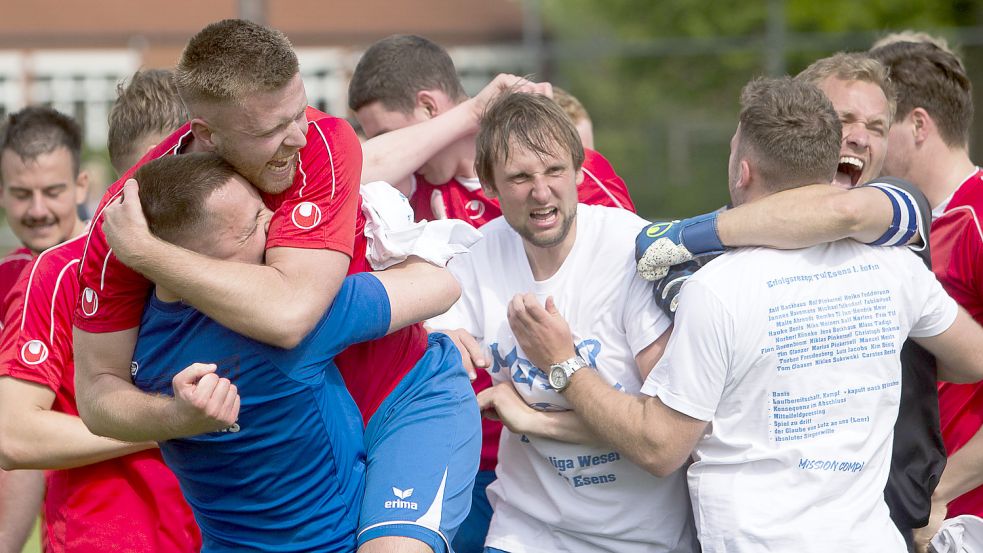 Die Feierlichkeiten beim TuS Esens gehen Freitag nach dem Heimspiel gegen Aurich weiter. Dann wird die Meisterschale überreicht. Vor der Partie gibt es noch Verabschiedungen. Foto: Doden/Emden