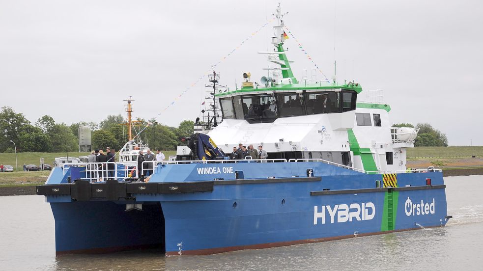 Das neue Hybrid-CTV „Windea one“ wurde am Donnerstag in Emden getauft. Künftig soll es von Norddeich aus die Windparks auf der Nordsee ansteuern. Foto: EMO