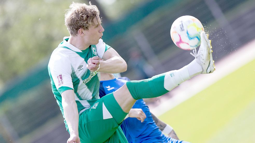 Vor einigen Wochen lief Lasse Rosenboom noch für Werder Bremen II im Emder Ostfriesland-Stadion auf. Foto: Doden, Emden