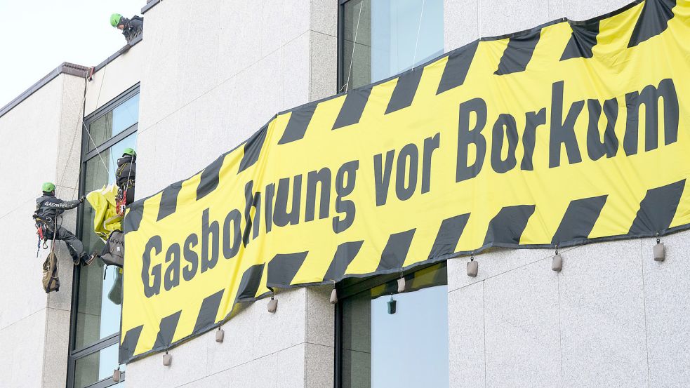 Aufseiten von Greenpeace wertet man die Protestaktion auf dem Hannoveraner Landtag Anfang Mai als Erfolg. Foto: Julian Stratenschulte/dpa
