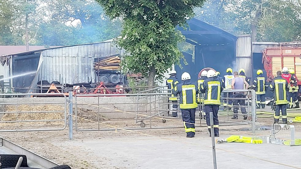 In Lammertsfehn stand ein landwirtschaftliches Gebäude in Brand. Foto: Wolters