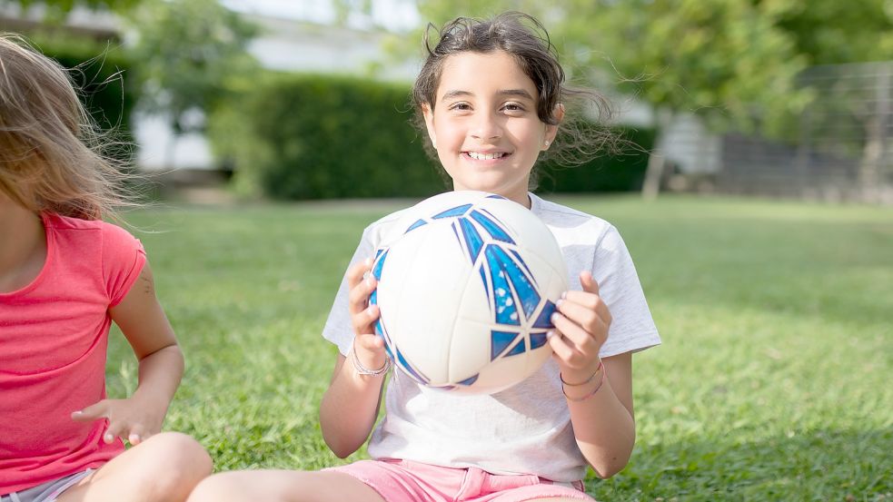 Die Jugendlichen hatten sich einen Ort zum Fußballspielen gewünscht. Mit der Mehrzweckanlage sollen aber auch andere Sportarten gefördert werden. Symbolfoto: Pexels/Kampus Production