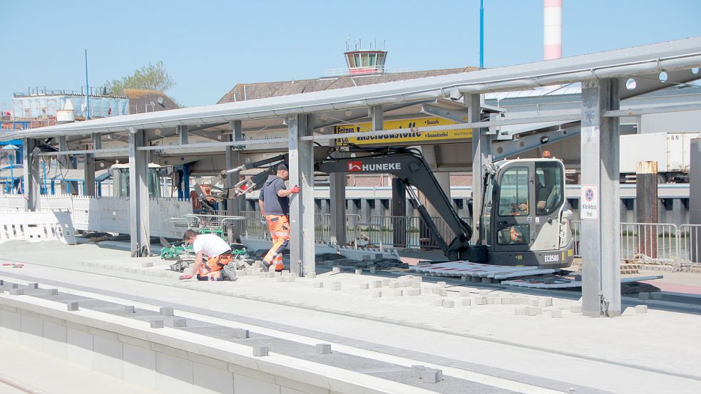 Laut Plan soll der neue Bahnsteig am Hafen zu Sommerferienbeginn in Nordrhein-Westfalen nutzbar sein. Foto: Ferber