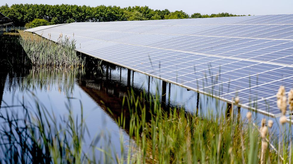 Eine Photovoltaikanlage in Schleswig-Holstein. Auch in der Krummhörn sind erneuerbare Energien immer wieder Thema. Foto: Axel Heimken/dpa