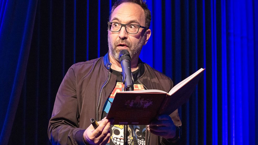 Soll 9000 Euro Corona-Hilfen zurückzahlen: Cartoonist und Stand-Up-Comedian Piero Masztalerz. Foto: A.Kiß/kreuztalkultur