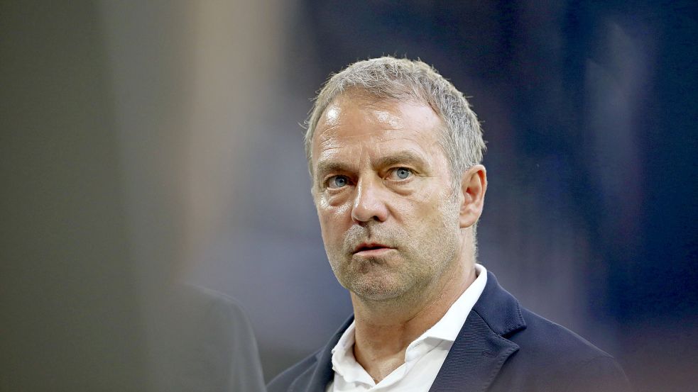 Kann er sich noch im Amt halten? Bundestrainer Hansi Flick. Foto: imago images/MIS
