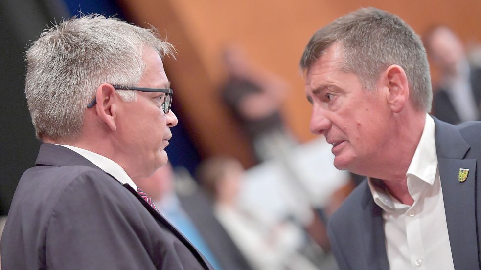 Landrat Olaf Meinen (links) musste Kritik von SPD-Fraktionschef Johannes Kleen einstecken. Foto: Ortgies