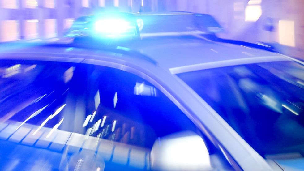 Ein Emder ignorierte Mittwochnacht die Anhalteversuche durch die Polizei und gab Gas. Symbolfoto: DPA/Archiv