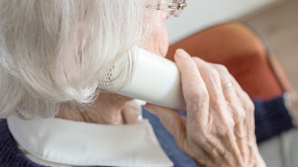 Gerade Senioren werden häufig Opfer von Telefonbetrügern. Symbolfoto: DPA