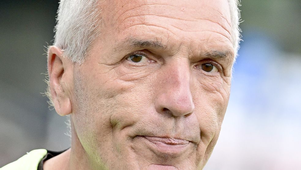 Meppens Trainer Ernst Middendorp fand die Form der Äußerung von Janssen irritierend. Foto: Imago/kolbert-press