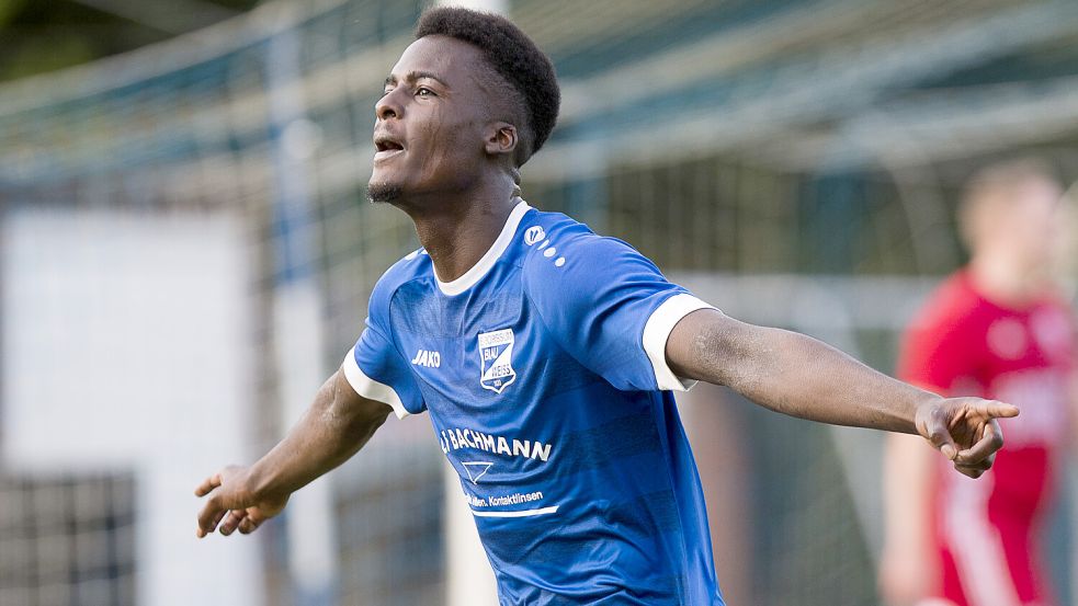 Der Borssumer Neuzugang Emmanuel Ogbeide erzielte den Treffer zum zwischenzeitlichen 2:0. Fotos: Doden