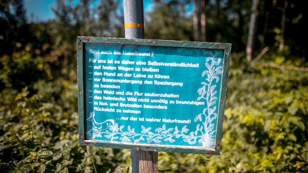 Dieses Schild stellt eine Frage – und beantwortet sie sogleich.
