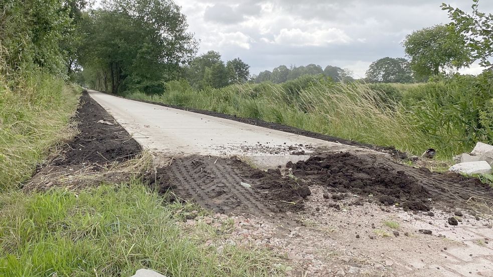 Achtung, Stufe! Am Ende des unsanierten Teils wartet eine fiese Betonkante. Foto: Löschen