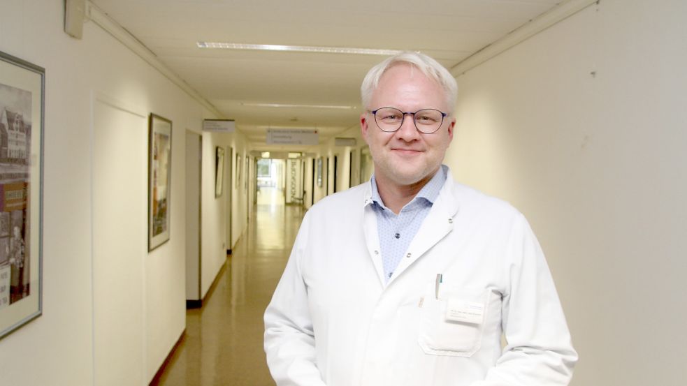 Chefarzt Dr. Jens Bräunlich hat in Emden die erste Post-Covid-Ambulanz der Region aufgebaut. Foto: Päschel