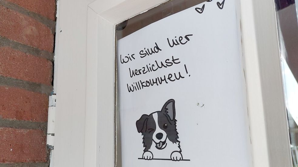 Beim Restaurant Fischerhuus am Hafen sind Hunde sogar "herzlichst willkommen". Foto: Hanssen