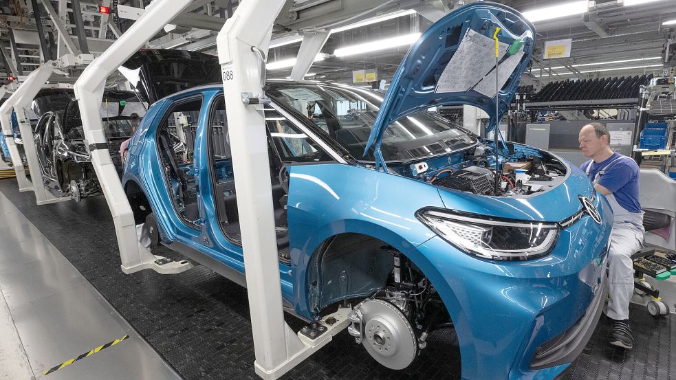 Die Produktion von E-Autos in Deutschland steigt. Foto: dpa/Hendrik Schmidt