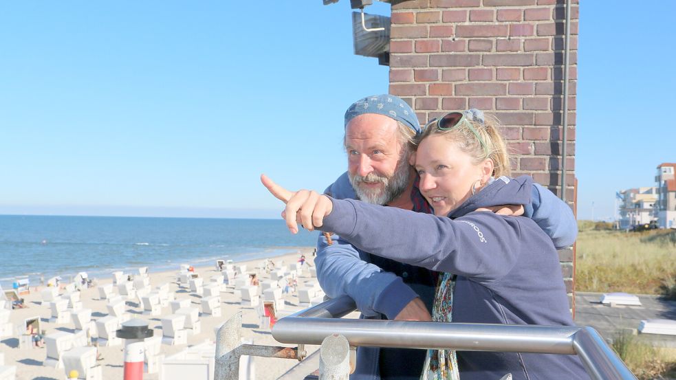 In der nächsten Woche sind Klaus-Peter Wolf und Bettina Göschl auf Borkum zu Gast. Foto: Peter Kuchenbuch-Hanken
