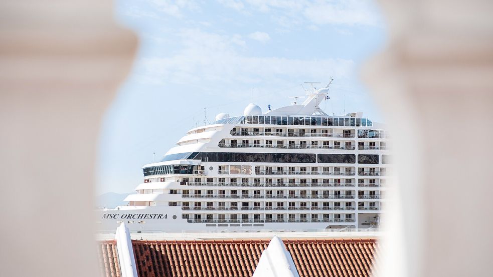 Kreuzfahrtschiff im Hafen von Lissabon. Foto: imago images/Robert Poorten