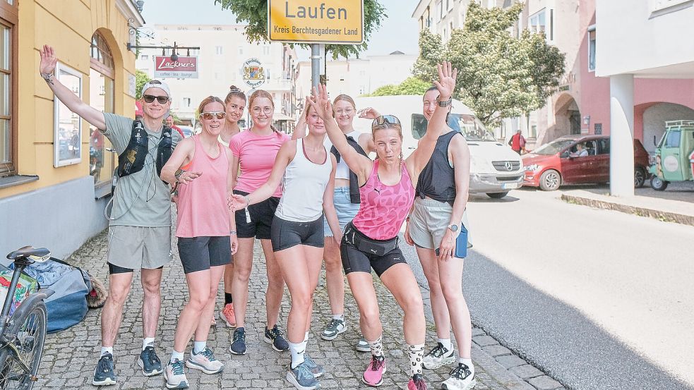 Täglich wird Joyce Hübner von Mitläufern begleitet. Einige laufen nur ein paar Kilometer mit, andere sind 42 Kilometer an Hübners Seite. Foto: Privat