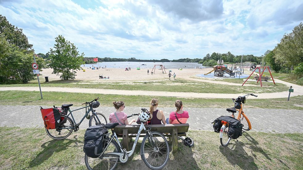 Pause am Timmeler Meer: So schön war das Wetter in Ostfriesland in den letzten Wochen nicht so oft. Foto: Penning/DPA