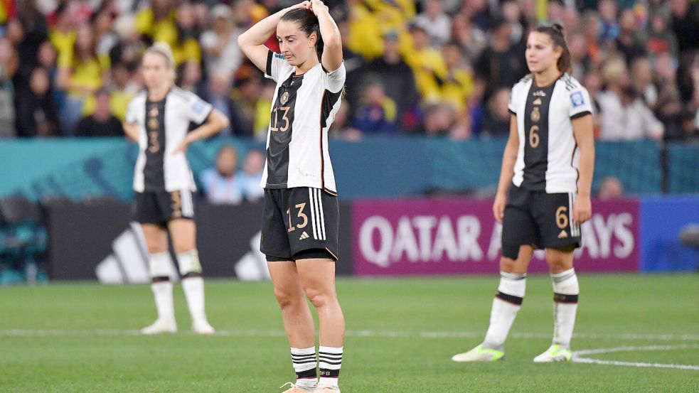 Konsternierte Gesichte der deutschen Fußball-Frauen im Rahmen der Niederlage gegen Kolumbien. Foto: IMAGO/AAP
