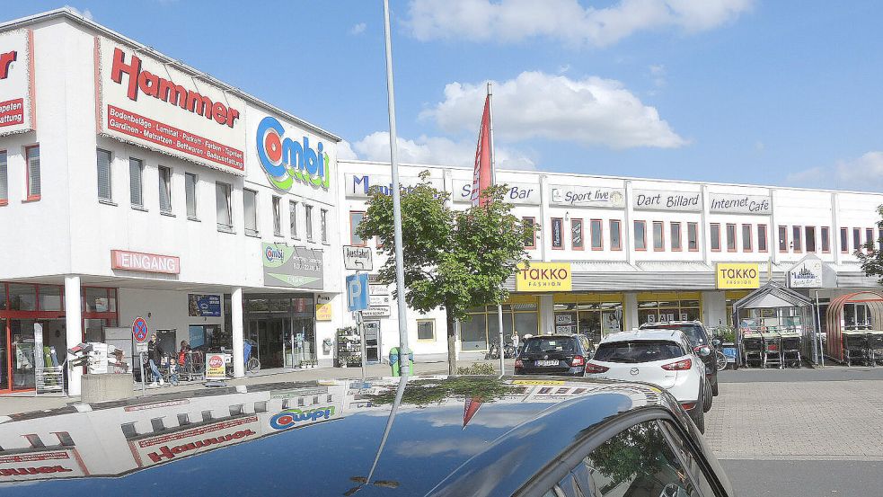 Die Bünting-Gruppe möchte schon seit längerem ihren Combi-Markt modernisieren. Bislang müssen aber noch finale Absprachen mit dem Eigentümer des Gebäudekomplexes abgewartet werden. Foto: F. Doden