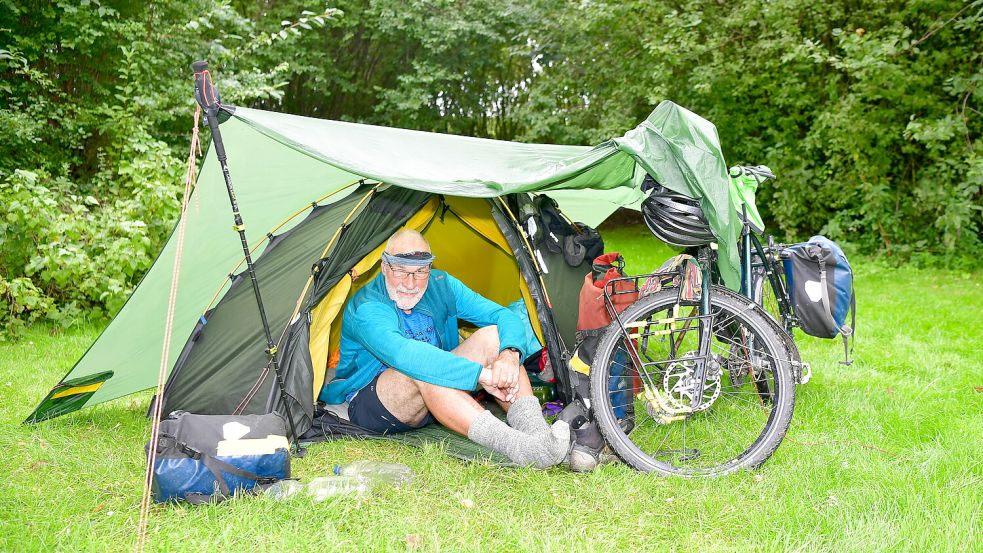 Oft schläft der Schweizer in seinem kleinen Zelt. Foto: Wagenaar