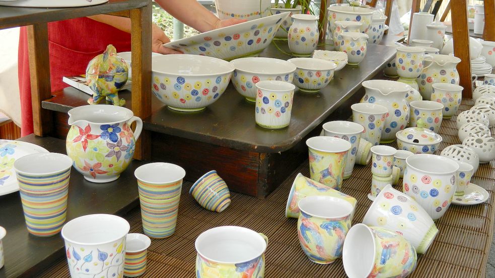 Rund 50 Keramikkünstler sind mit ihren Werken vor Ort. Foto: Inge Sparringa Veranstaltungen