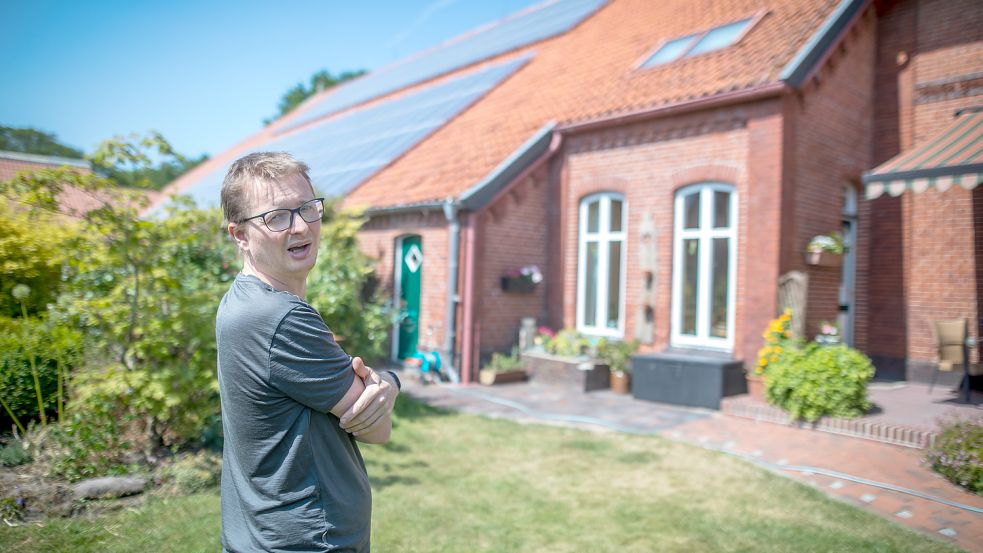 Solarmodule sind unter anderem auf der Scheune des Gulfhofs angebracht worden.