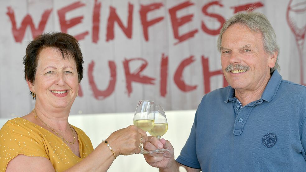 Marion und Dieter Surkau aus Aurich mögen Weißwein.