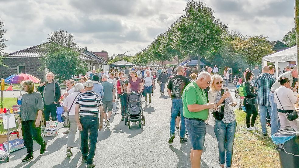 Den ganzen Tag über war es voll auf dem Flohmarkt am Jannburger Weg. Foto: Hagedorn