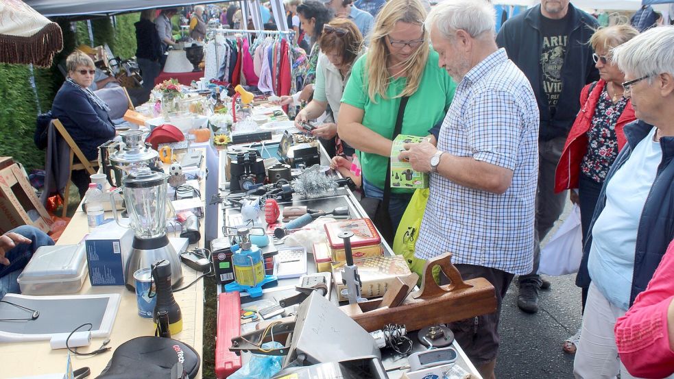 Dichtes Gedränge gab es in vorigen Jahren an den Flohmarktständen im Jannburger Weg. Foto: Archiv/Niet