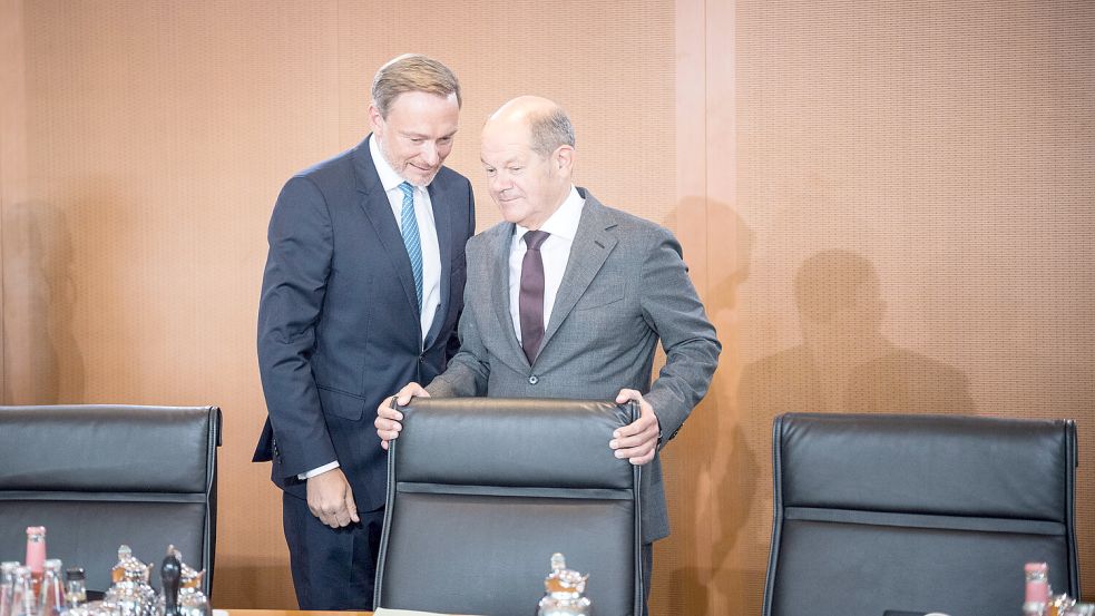 Bundeskanzler Olaf Scholz (SPD) und Finanzminister Christian Lindner (FDP) bei der Kabinettsitzung der Bundesregierung. Schon wieder wird ein Gesetz blockiert. Foto: IMAGO/bildgehege