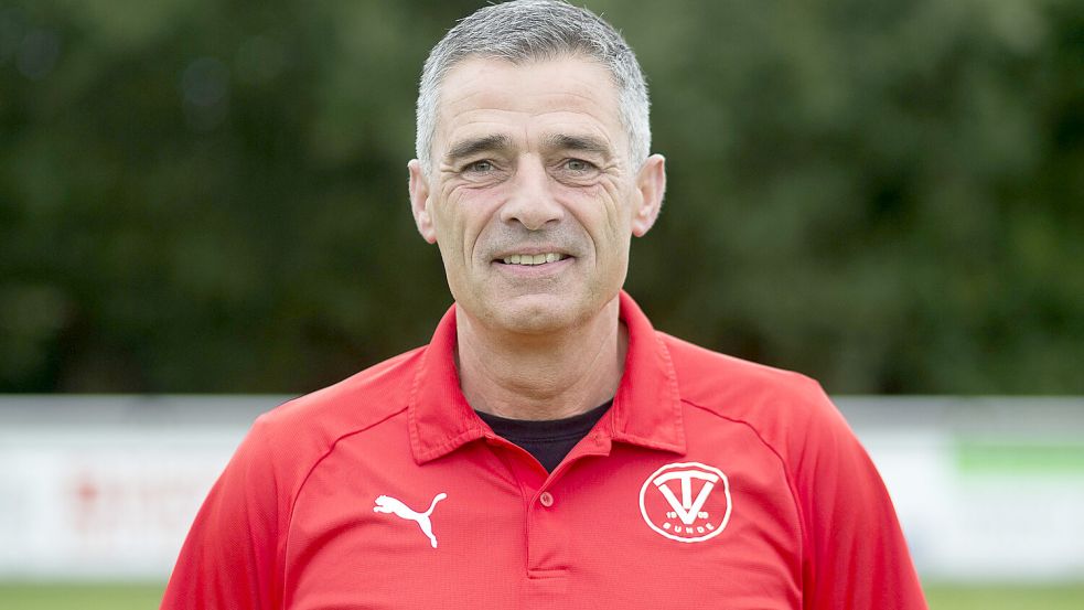Bundes Trainer Frank Winkler erlebte wie sein Norder Kollege Bernd Buß einen spektakulären Fußball-Abend. Foto: Doden/Emden