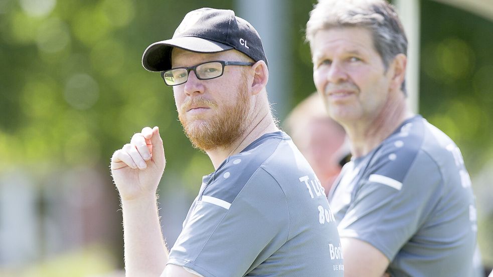 Christoffer Lübben trainiert den TuS Borkum. Foto: Doden/Emden