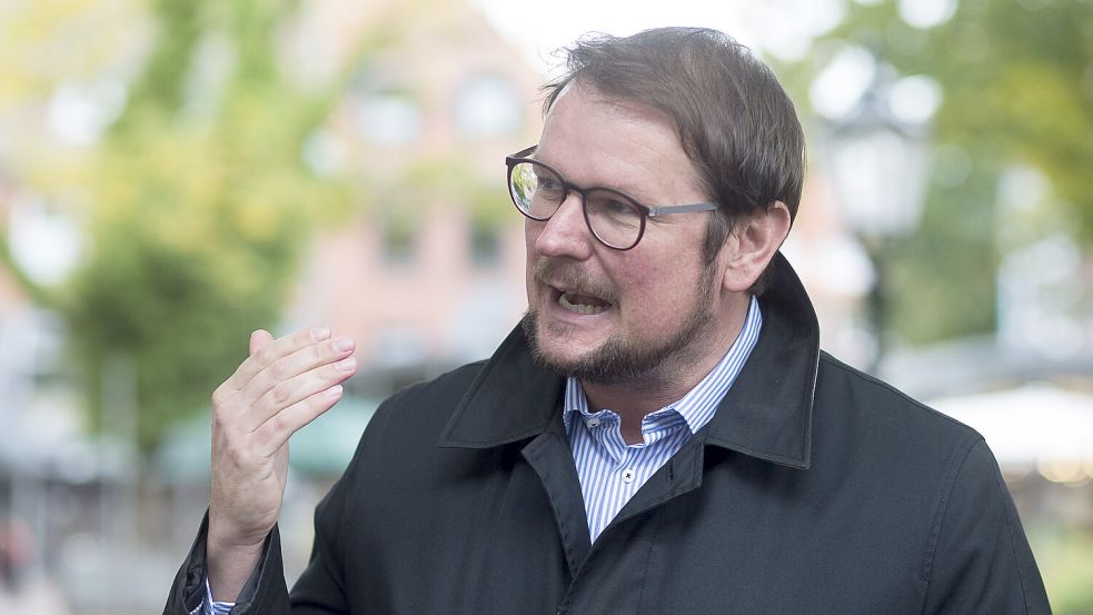 Oberbürgermeister Tim Kruithoff sieht die Notwendigkeit für mehr Polizeipräsenz in Emden. Foto: J. Doden/Archiv