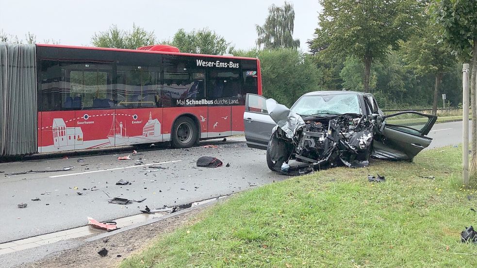 Das Auto wurde bei dem Unfall schwer beschädigt. Foto: Weymer