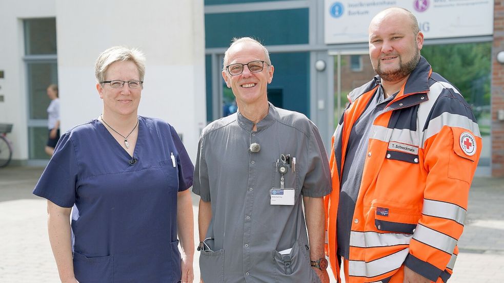 Krankenschwester Stephanie Krupp (von links), Chefarzt Stefan Karl Förg und Notfallsanitäter Timo Schneckmann.