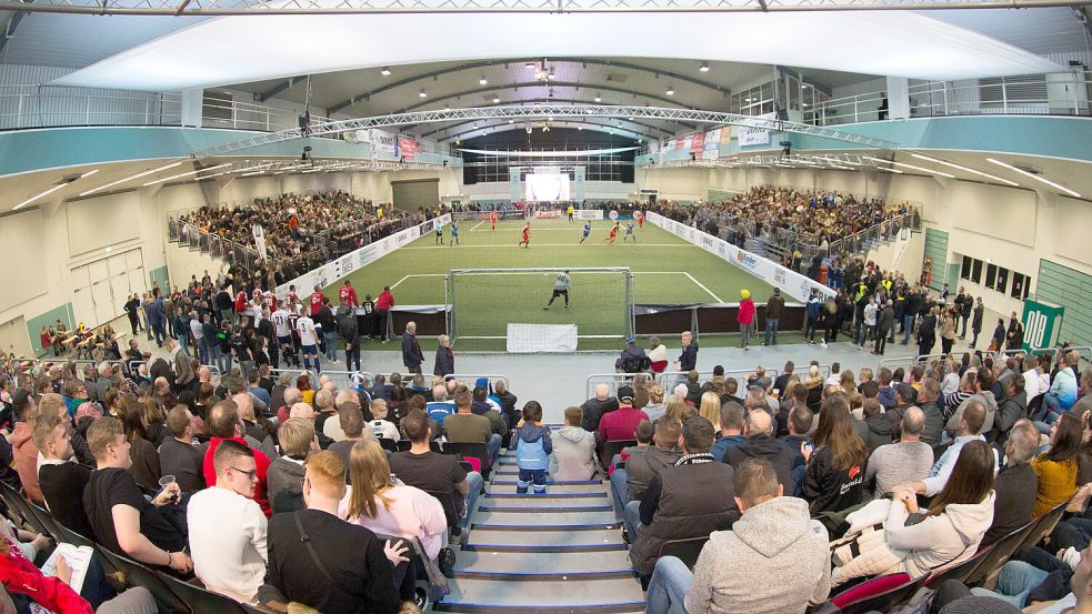 Die Nordseehalle wird Ende des Jahres wieder für zwei Tage zur Fußball-Arena. Archivfoto: Doden/Emden